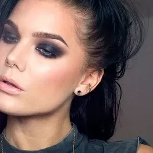 Курсы утонченного и пленительного макияжа «Smoky Eyes» в учебном центр