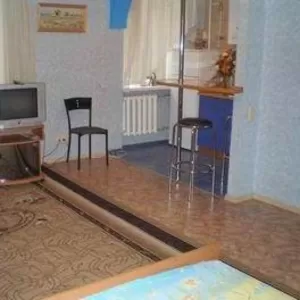 Сдам квартиру посуточно центр.